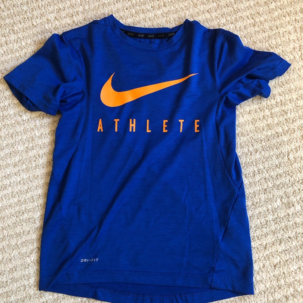 Nike boys tee E17